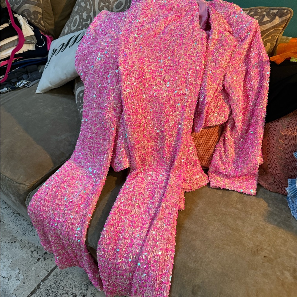 Pink sequined jacket. - Picture 2 of 3